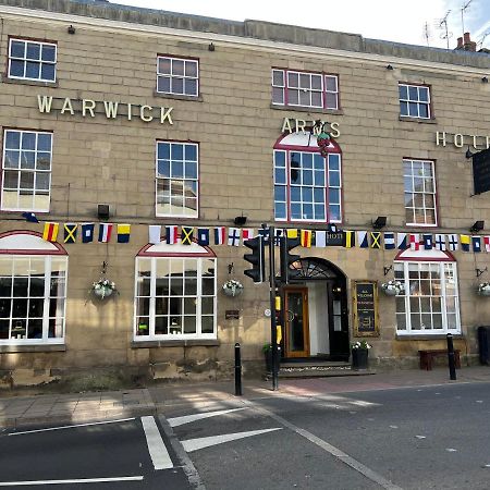 The Warwick Arms Hotel Buitenkant foto