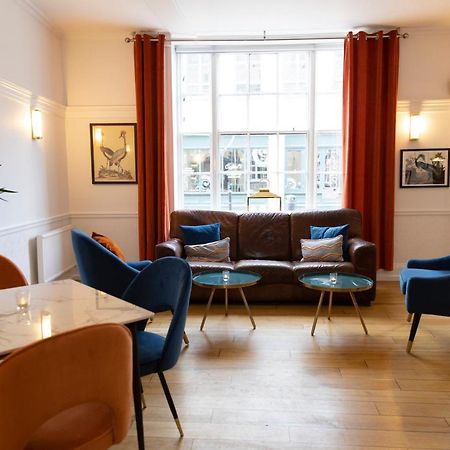 The Warwick Arms Hotel Buitenkant foto