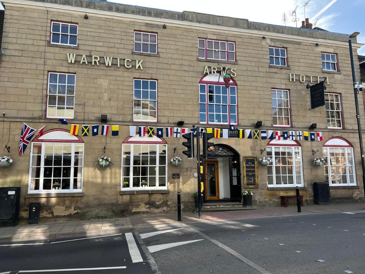The Warwick Arms Hotel Buitenkant foto