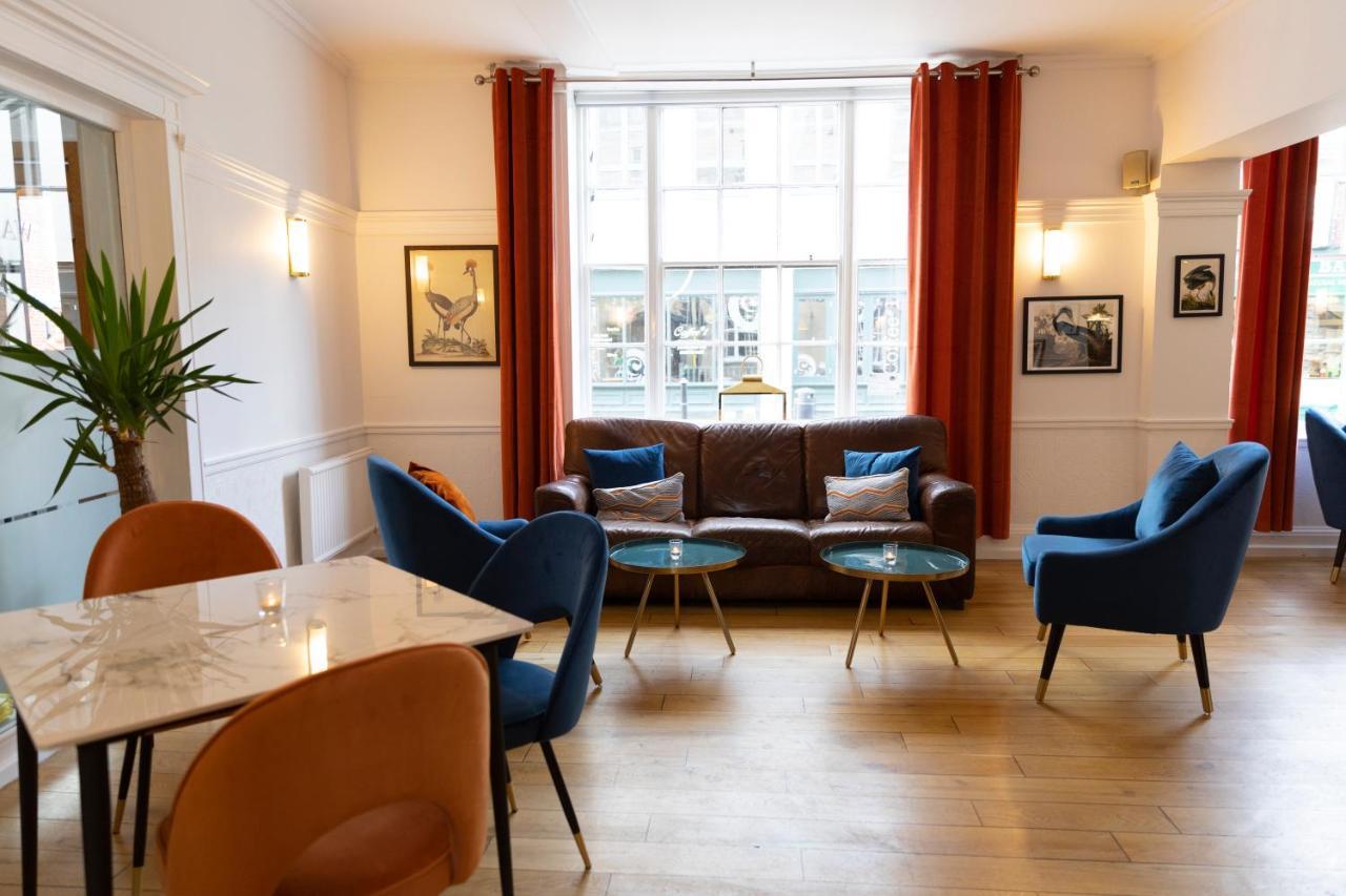 The Warwick Arms Hotel Buitenkant foto