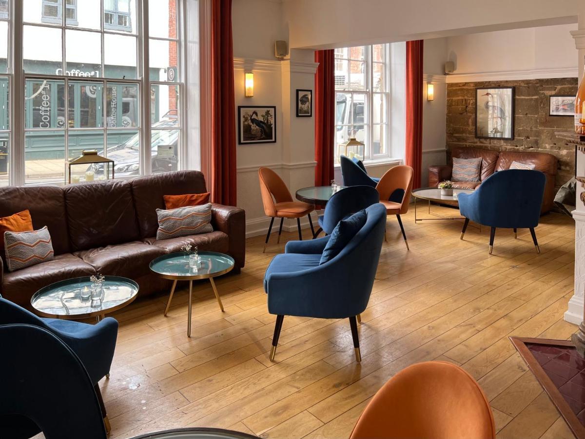 The Warwick Arms Hotel Buitenkant foto