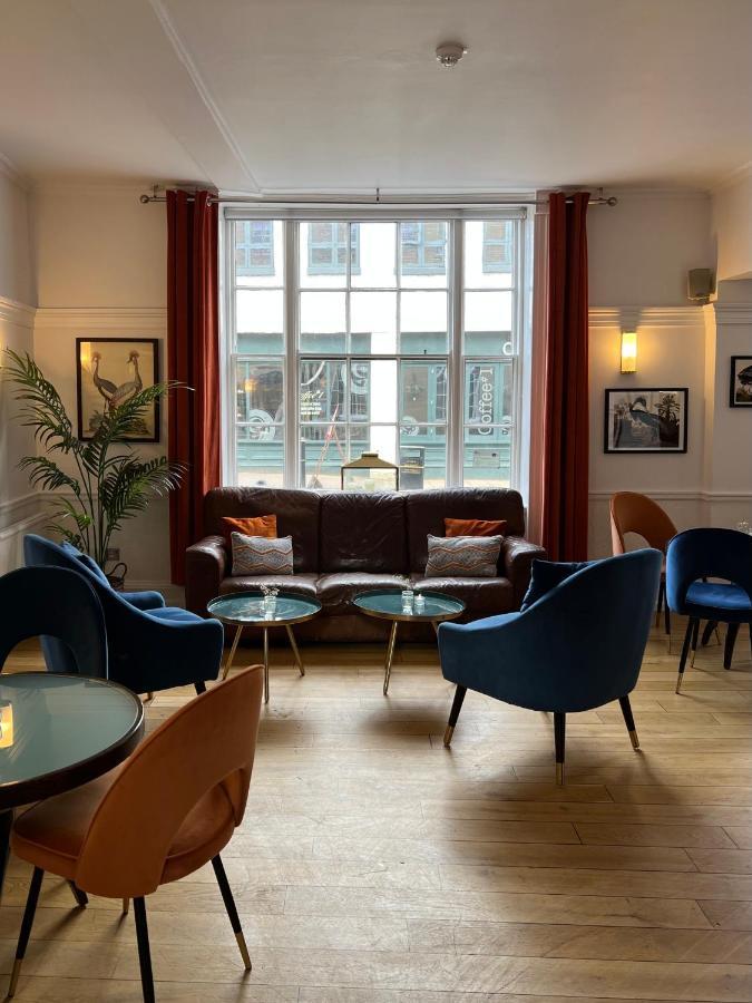 The Warwick Arms Hotel Buitenkant foto