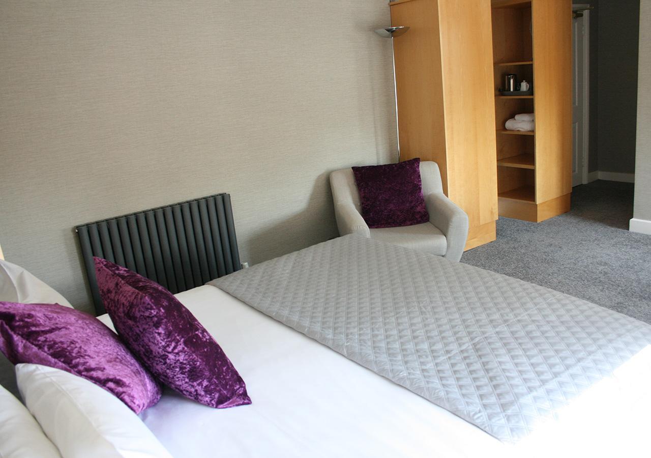 The Warwick Arms Hotel Buitenkant foto