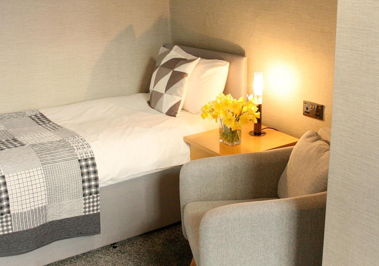 The Warwick Arms Hotel Buitenkant foto