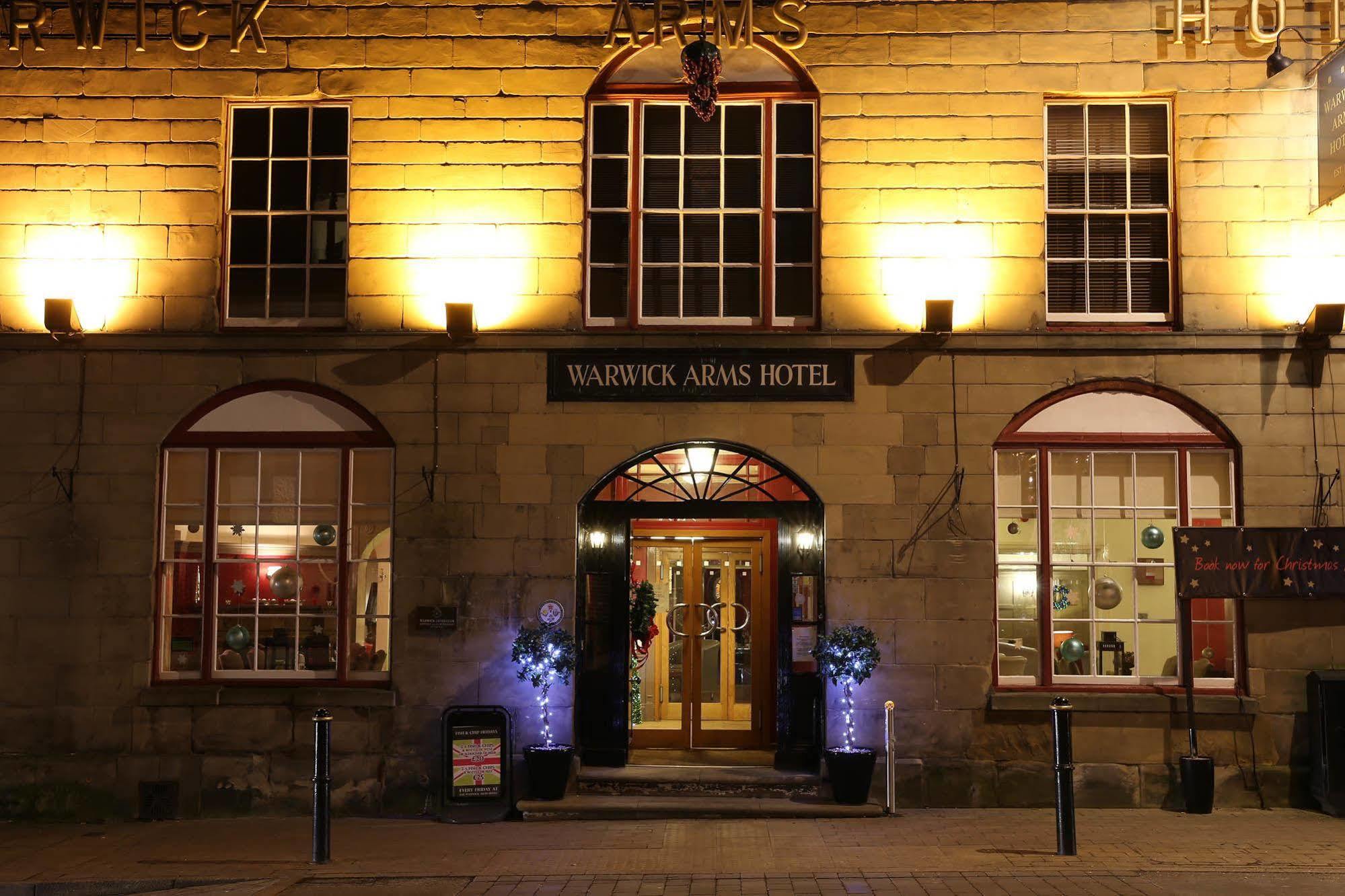 The Warwick Arms Hotel Buitenkant foto