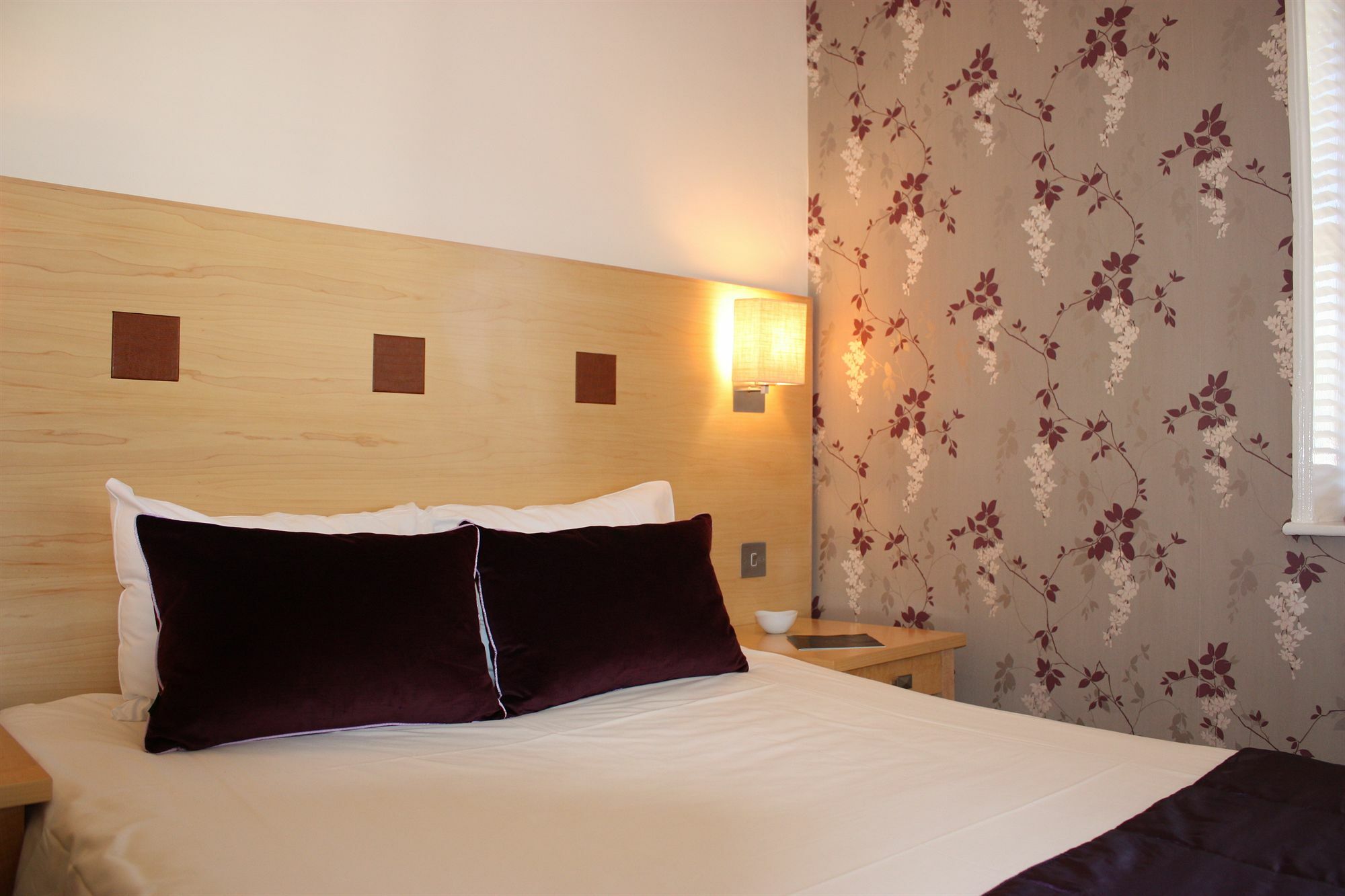 The Warwick Arms Hotel Buitenkant foto