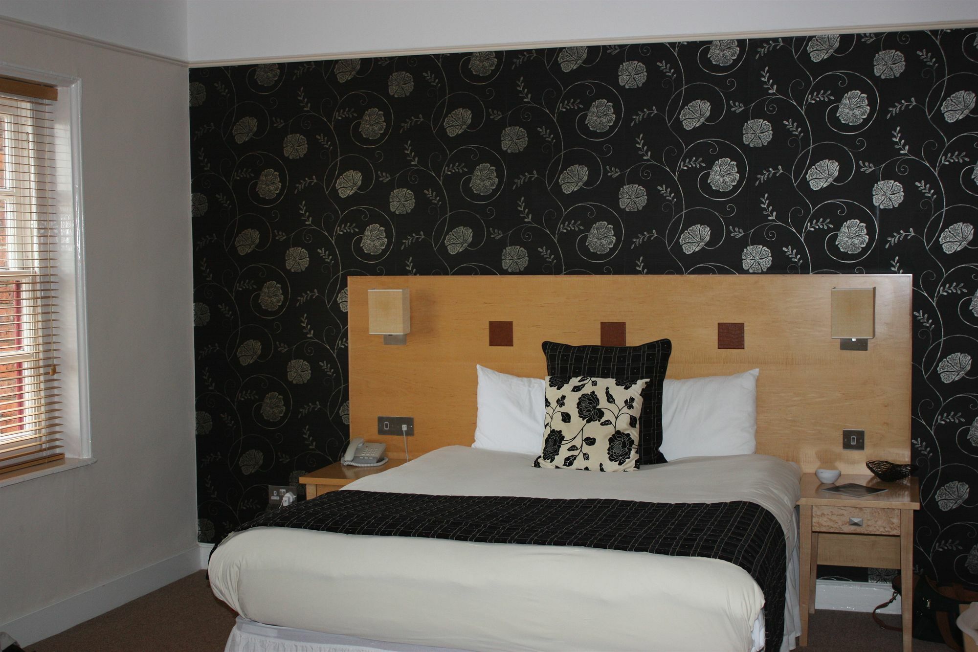 The Warwick Arms Hotel Buitenkant foto